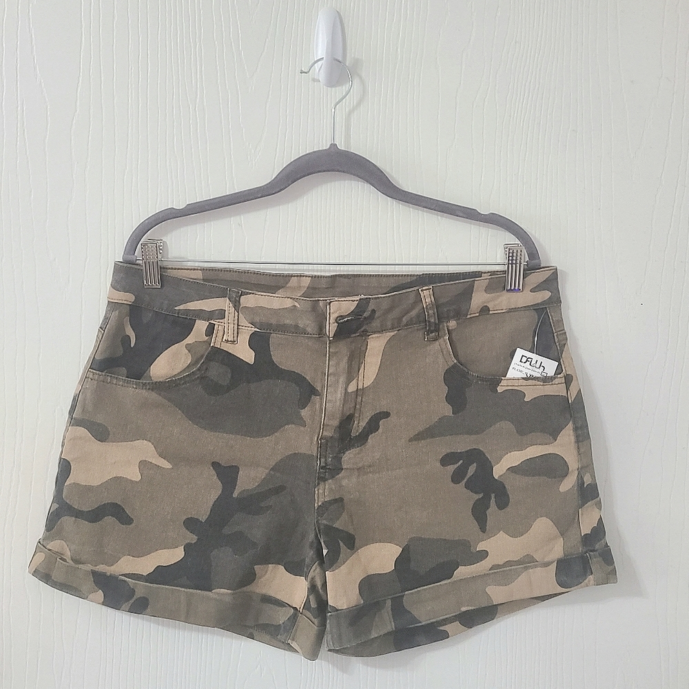 Green ,Black, and Tan Camouflage Shorts size XL